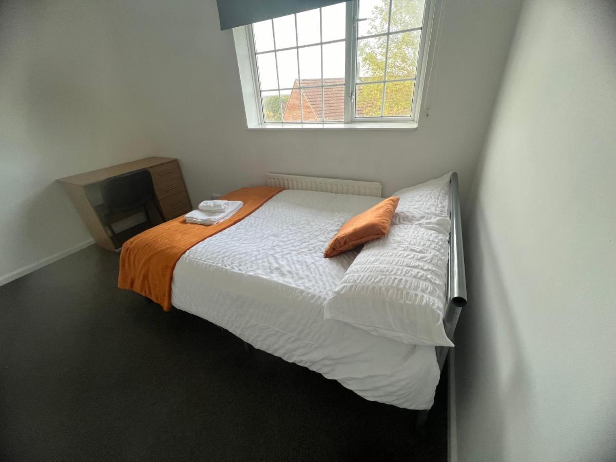 The Coral Guest House 1 Mile From Winchester Market Kültér fotó