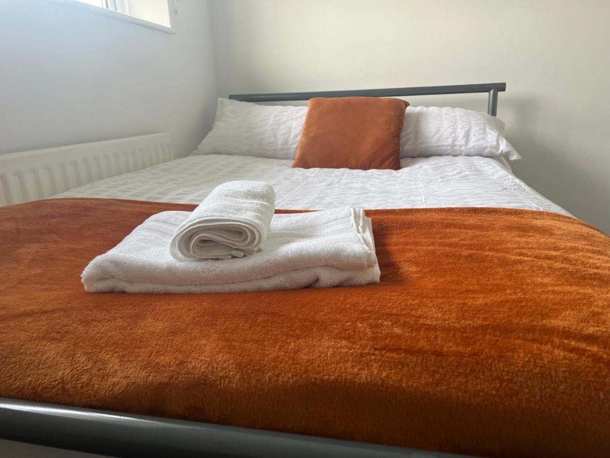 The Coral Guest House 1 Mile From Winchester Market Kültér fotó